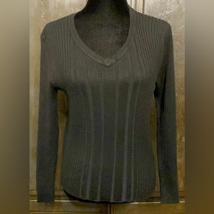 Carolyn Taylor black ribbed v-neck sweater. XL